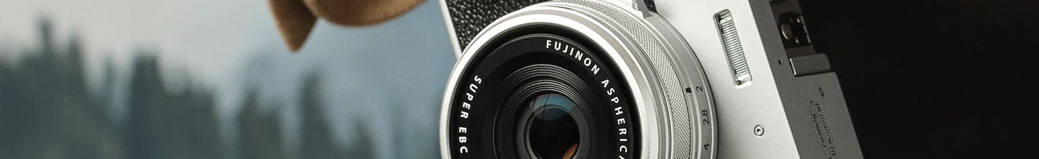 Fujifilm X100IV Markkinoiden suosituimpiin kuuluva kompaktikamera Fujifilm X100IV.